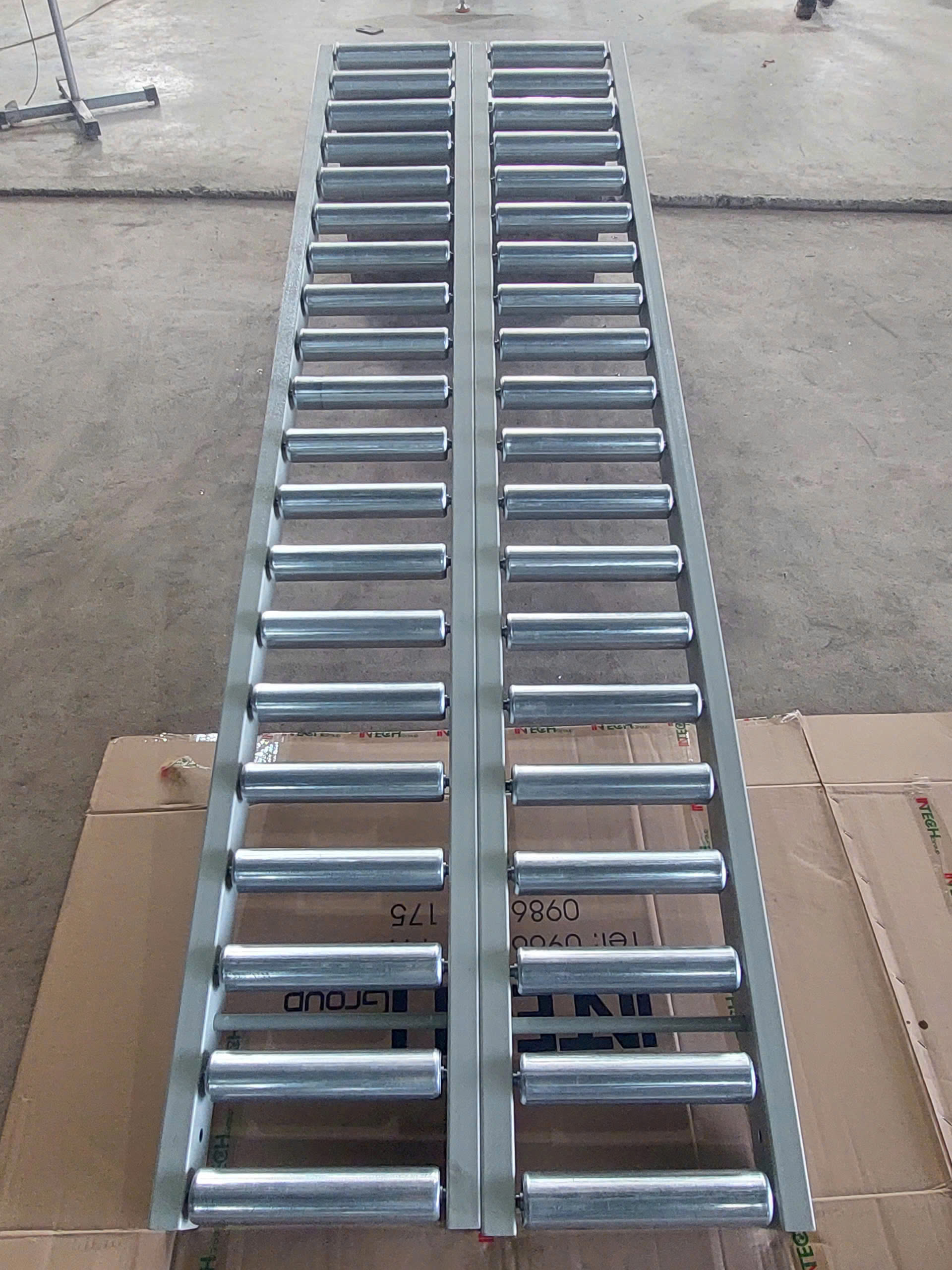 Dàn Con Lăn Xuống Hàng, Xếp Hàng Vào Container