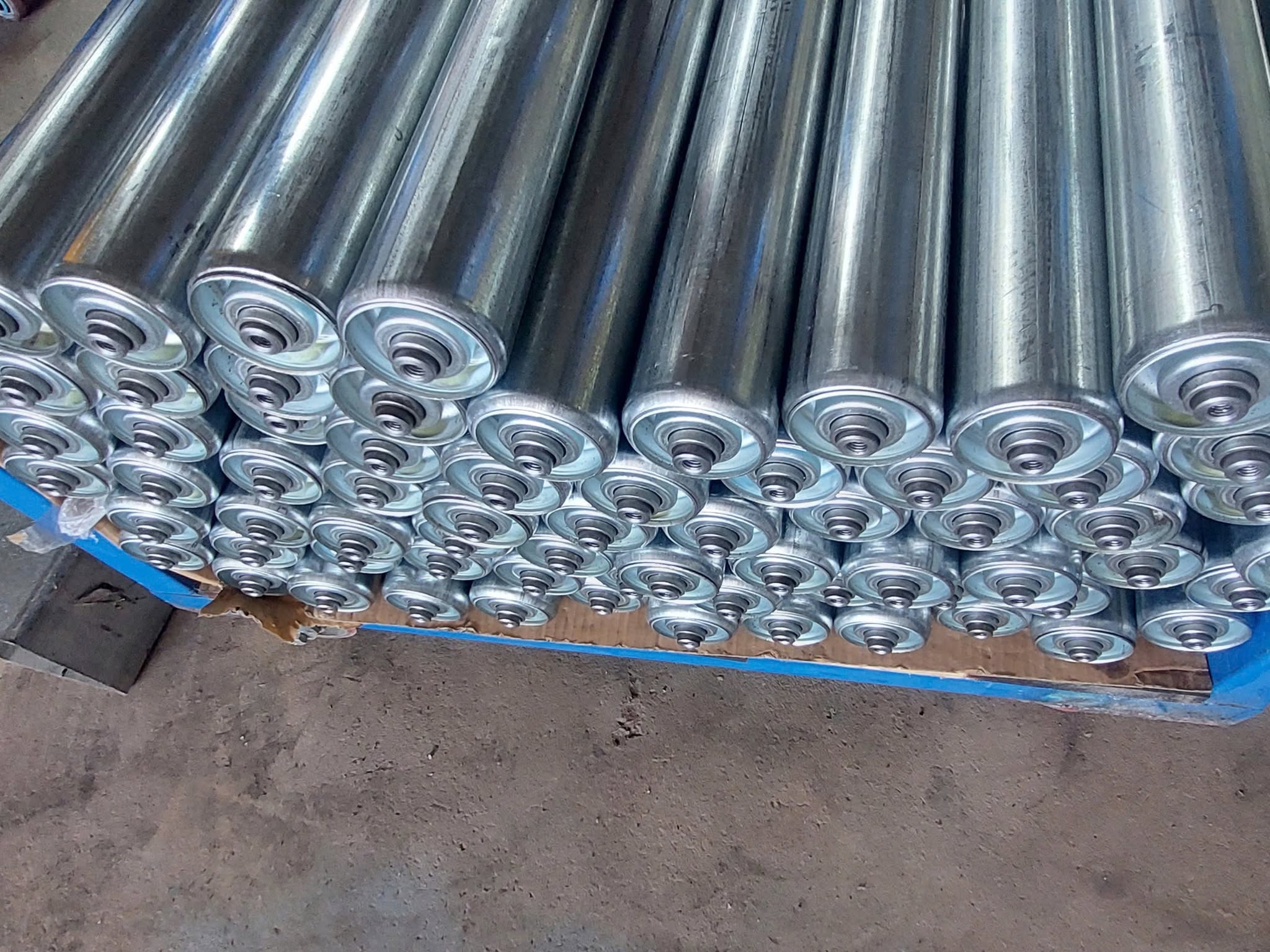 Dàn Con Lăn Xuống Hàng, Xếp Hàng Vào Container