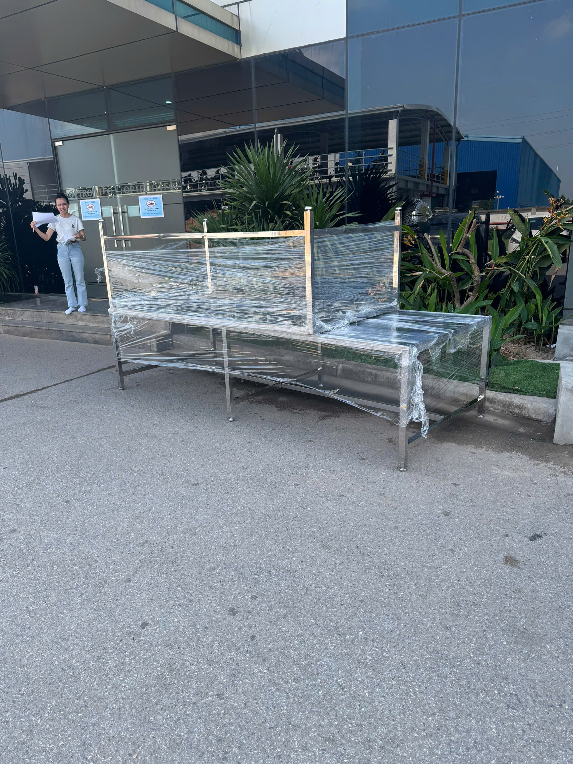 Bàn Giao Bàn Thao Tác Đục Lỗ Inox 304 Tại KCN Bá Thiện 2