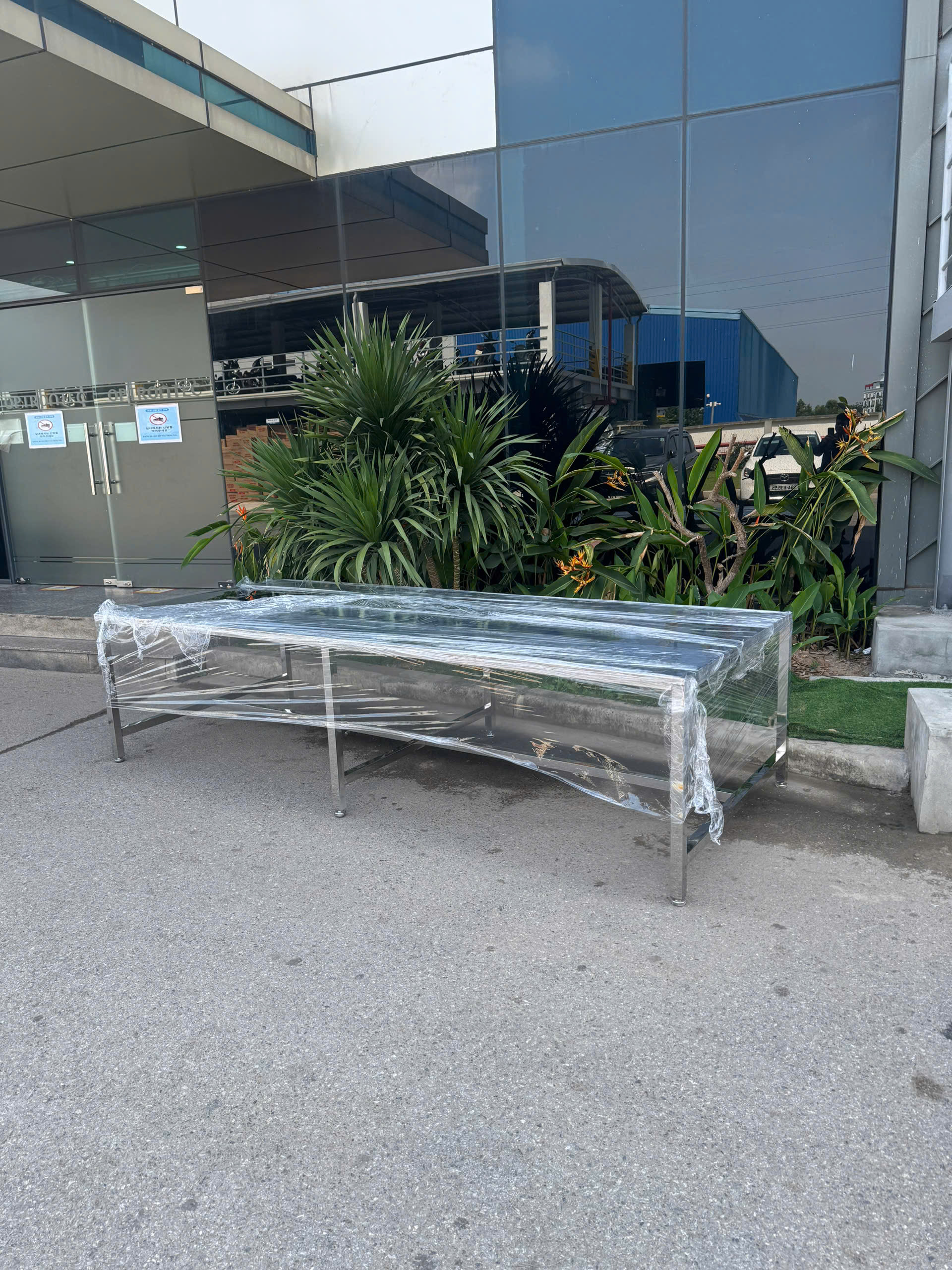 Bàn Giao Bàn Thao Tác Đục Lỗ Inox 304 Tại KCN Bá Thiện 2
