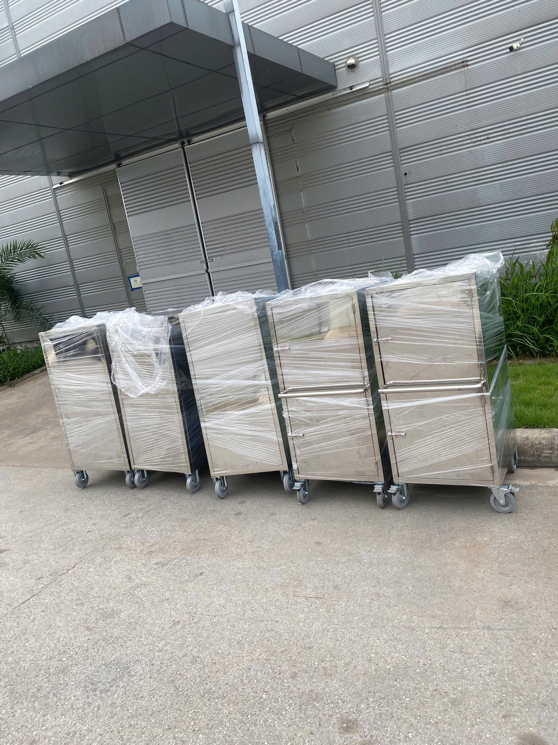 Bàn Giao 35 Tủ Đồ Inox 304 Tại KCN Bá Thiện