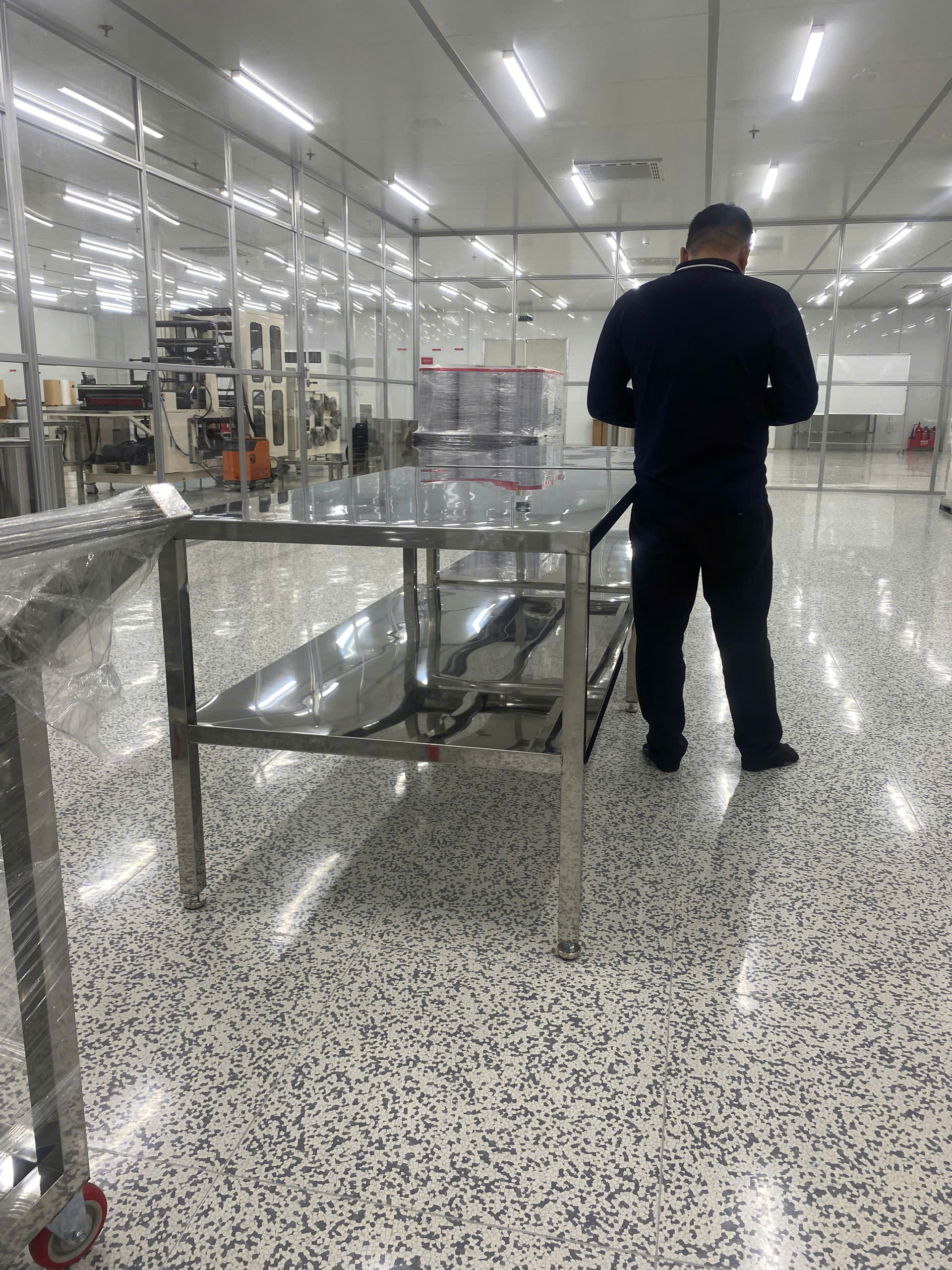Bàn Giao Lô Xe Đẩy Inox Cho Khách Hàng Điện Tử KCN Bình Xuyên
