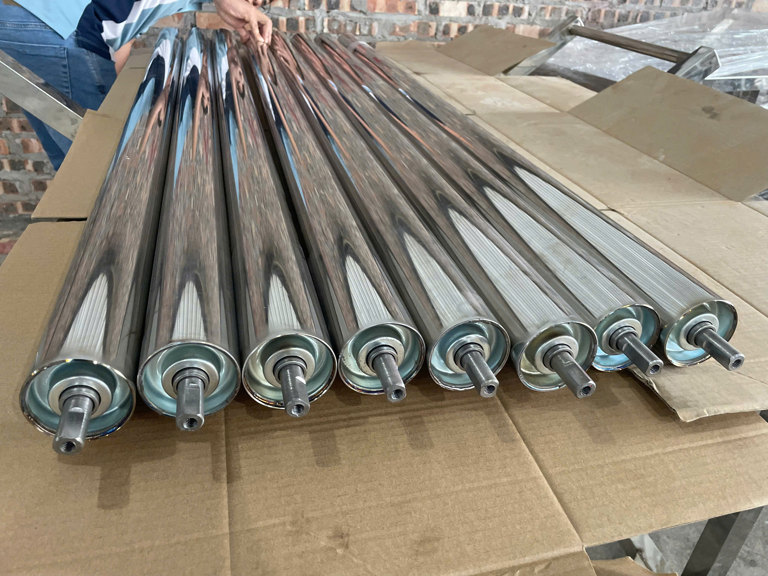 Con lăn Inox | Gia công băng tải con lăn Inox giá rẻ
