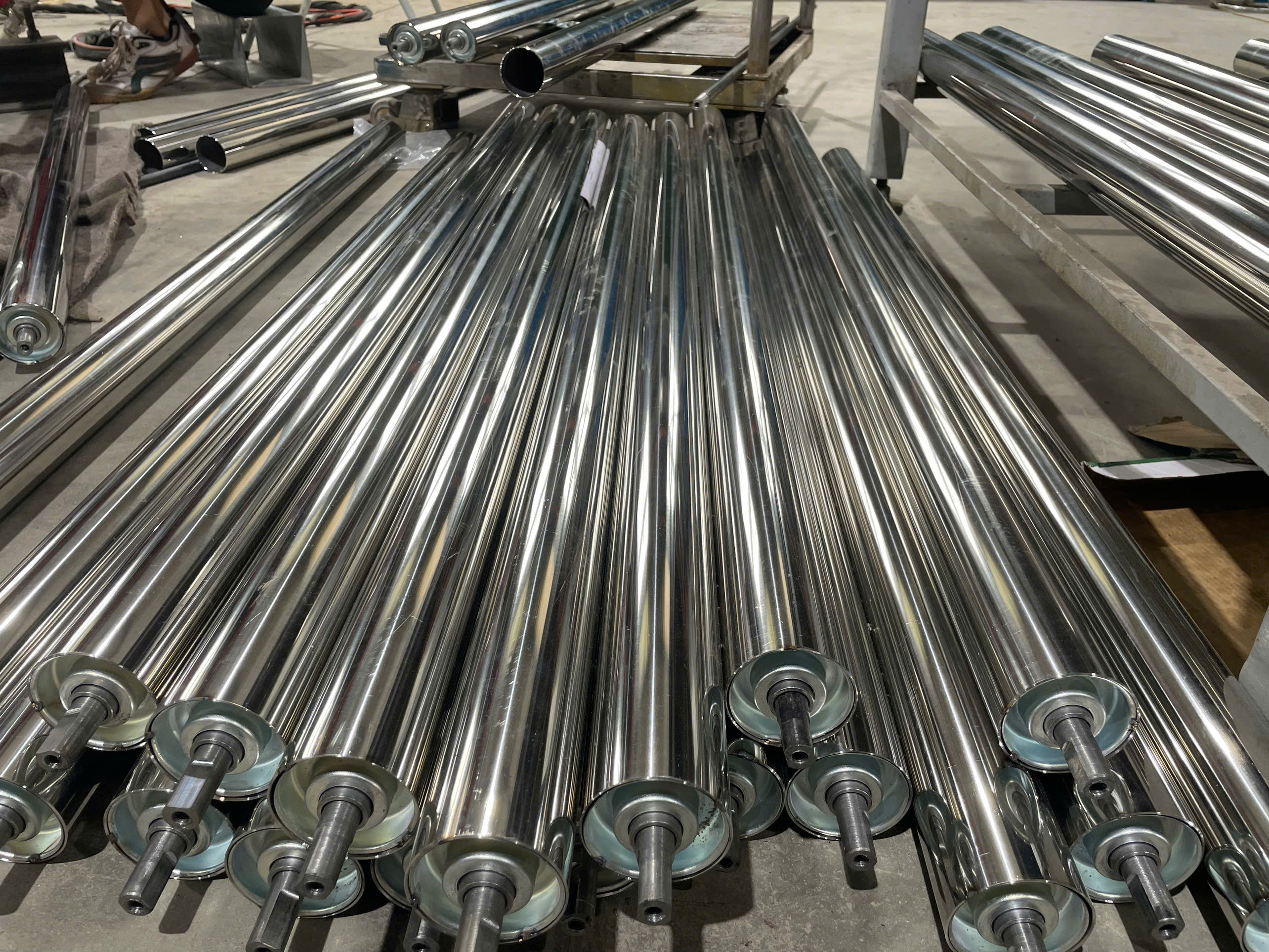 Con lăn Inox | Gia công băng tải con lăn Inox giá rẻ
