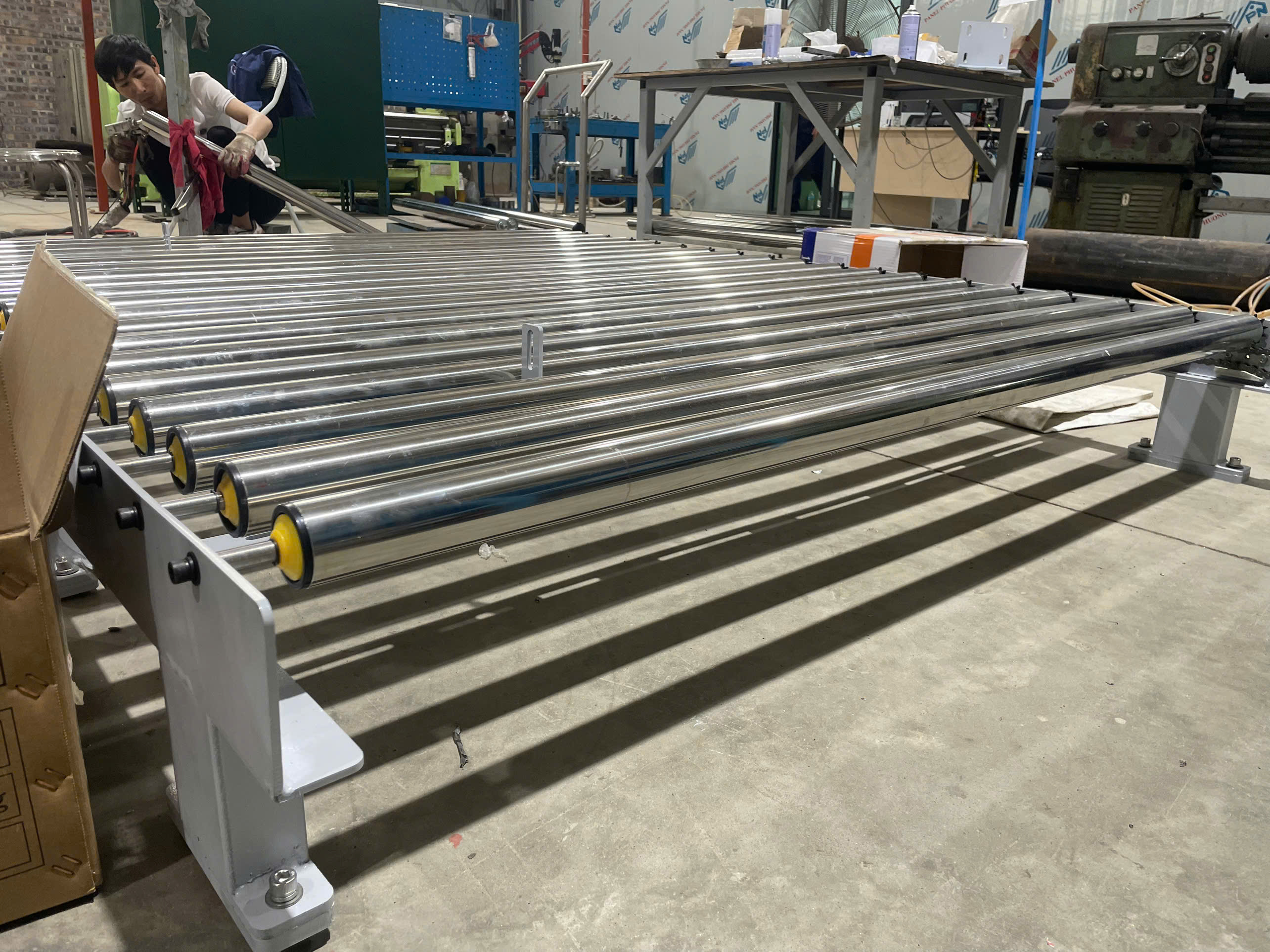Con lăn Inox | Gia công băng tải con lăn Inox giá rẻ