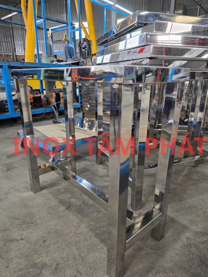 Bàn thao tác inox đục lỗ phòng sạch