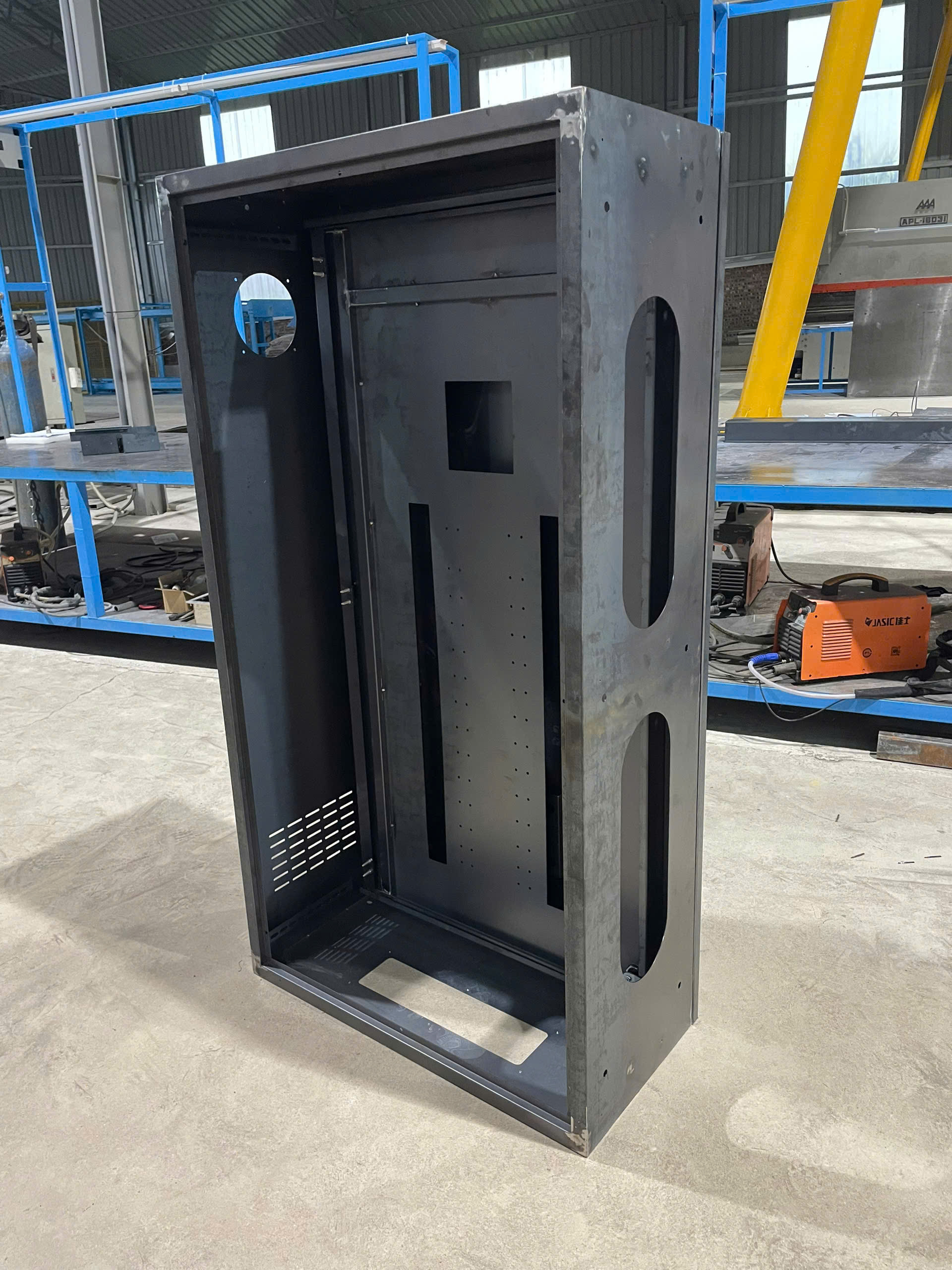 Tủ Điện Là Gì? Phân Loại Và Ứng Dụng Thực Tế